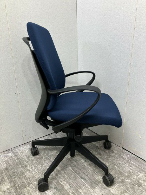 静岡県にて イトーキ 固定肘付フルゴチェア  を買取致しました。