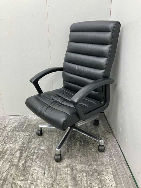 静岡県にて イトーキ 固定肘付マネージメントチェア  を買取致しました。