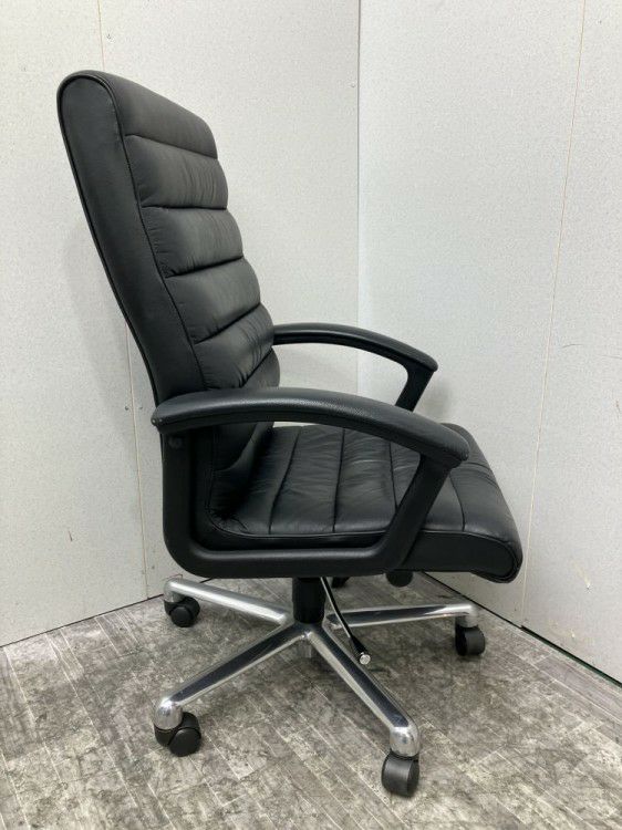 静岡県にて イトーキ 固定肘付マネージメントチェア  を買取致しました。