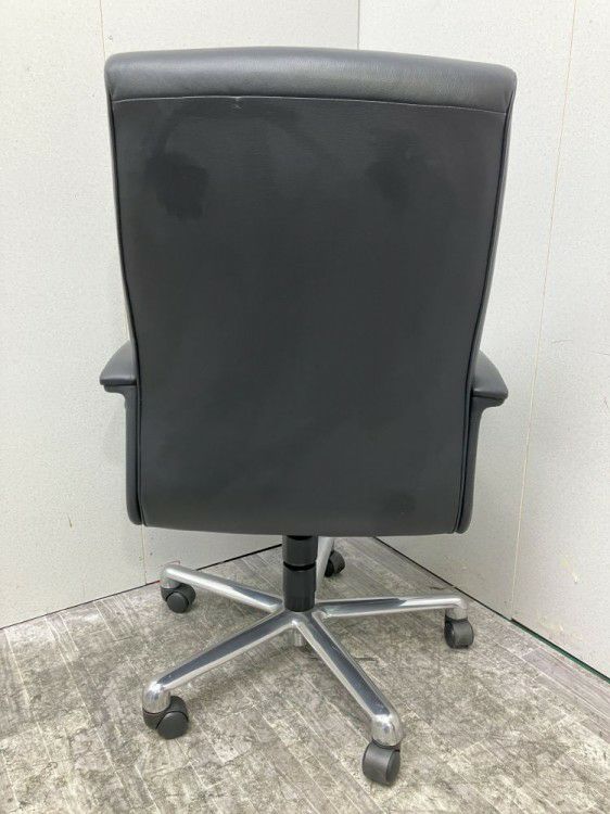 静岡県にて イトーキ 固定肘付マネージメントチェア  を買取致しました。