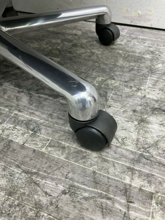 静岡県にて イトーキ 固定肘付マネージメントチェア  を買取致しました。