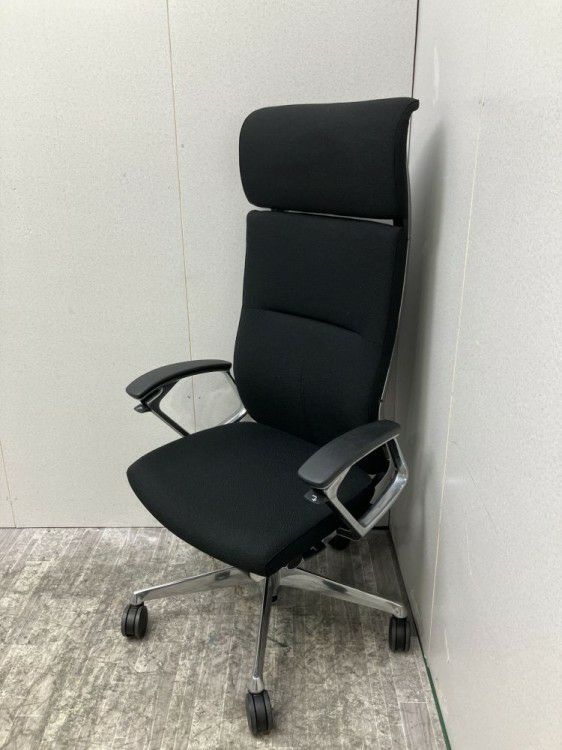 三重県にて オカムラ 固定肘付デュークチェア  を買取致しました。