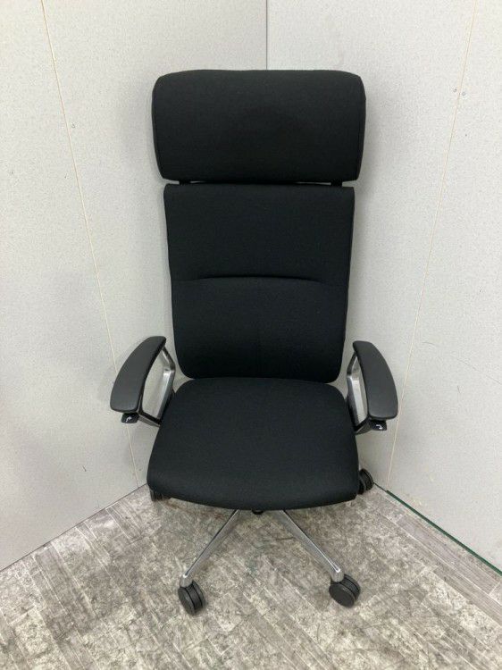 三重県にて オカムラ 固定肘付デュークチェア  を買取致しました。