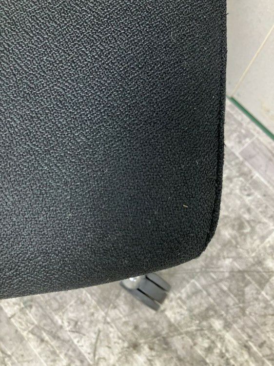 三重県にて オカムラ 固定肘付デュークチェア  を買取致しました。