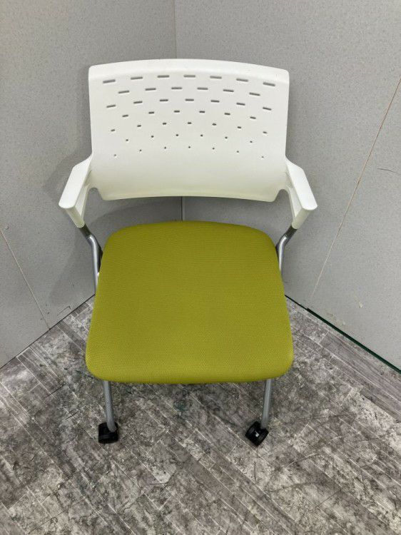 愛知県にて コクヨ ネスティングチェア  を買取致しました。