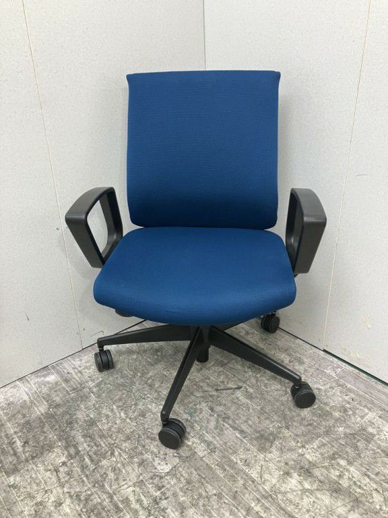 三重県にて コクヨ 固定肘付ウィザード3チェア を買取致しました。