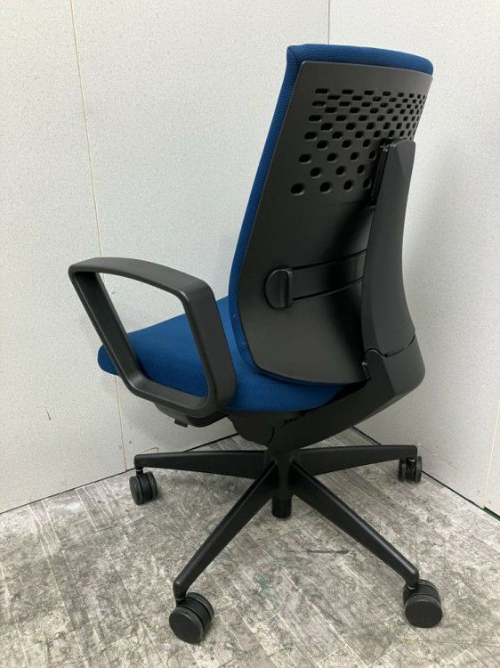 三重県にて コクヨ 固定肘付ウィザード3チェア を買取致しました。