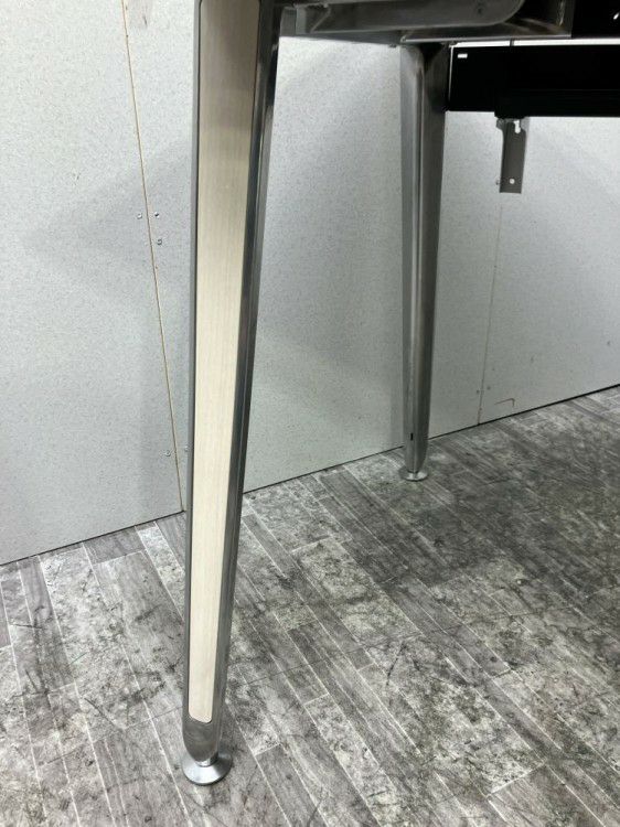 愛知県にて オカムラ 1400平デスク+ワゴンセット  を買取致しました。