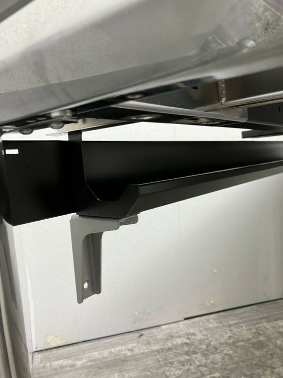 愛知県にて オカムラ 1400平デスク+ワゴンセット  を買取致しました。