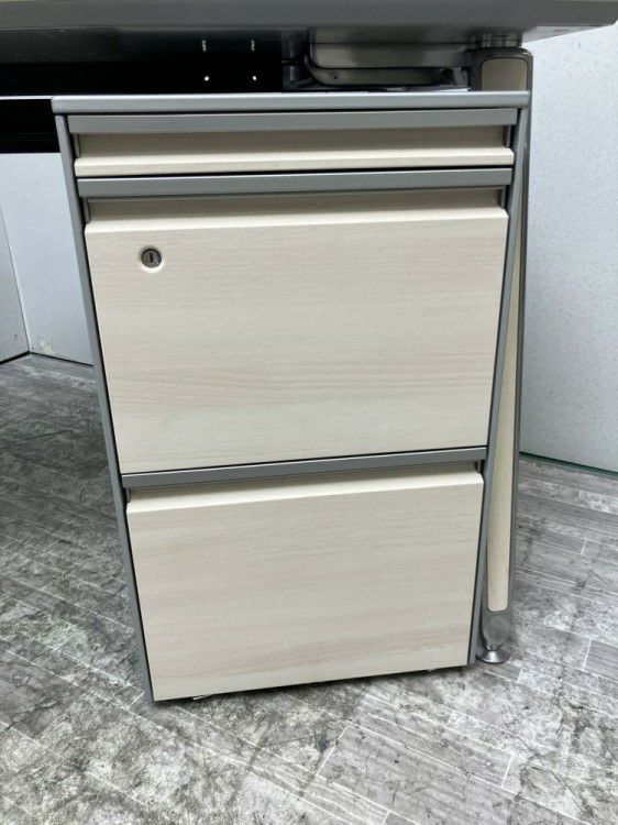 愛知県にて オカムラ 1400平デスク+ワゴンセット  を買取致しました。