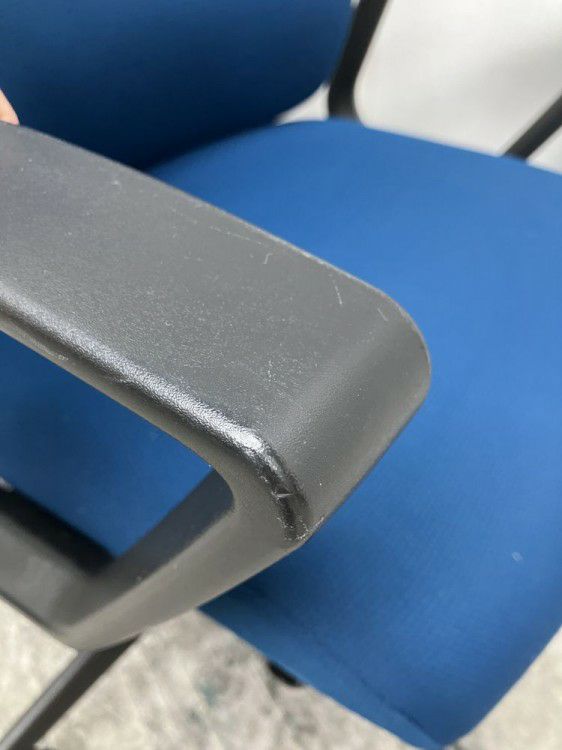 愛知県にて コクヨ 固定肘付ウィザード3チェア  を買取致しました。