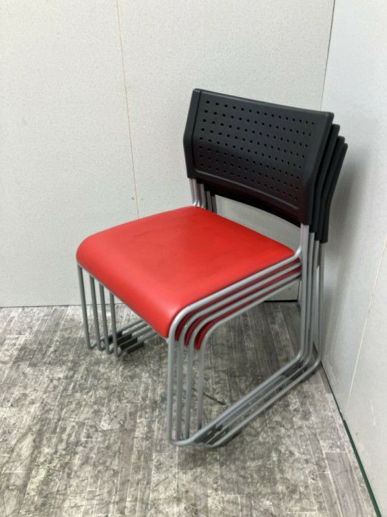 愛知県にて アイリスチトセ スタッキングチェア を買取致しました。