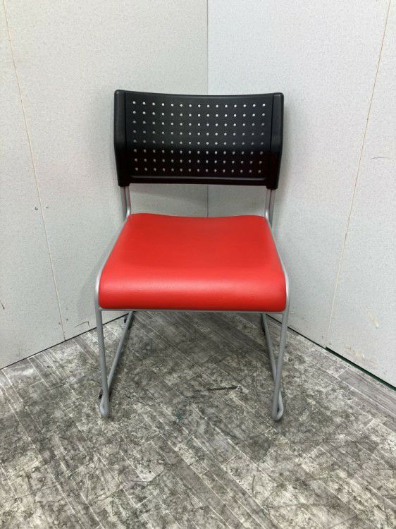 愛知県にて アイリスチトセ スタッキングチェア を買取致しました。