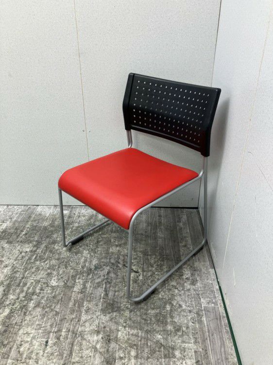 愛知県にて アイリスチトセ スタッキングチェア を買取致しました。