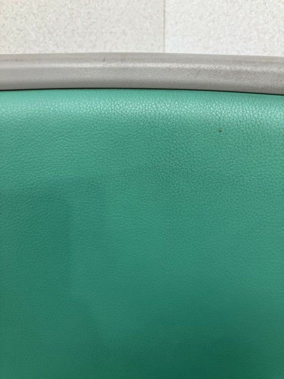 岐阜県にて コクヨ スタッキングチェア  を買取致しました。