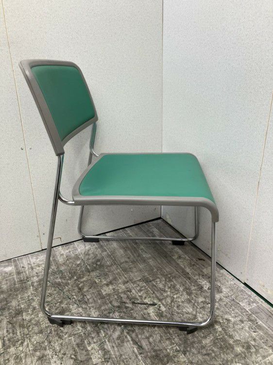 岐阜県にて コクヨ スタッキングチェア  を買取致しました。