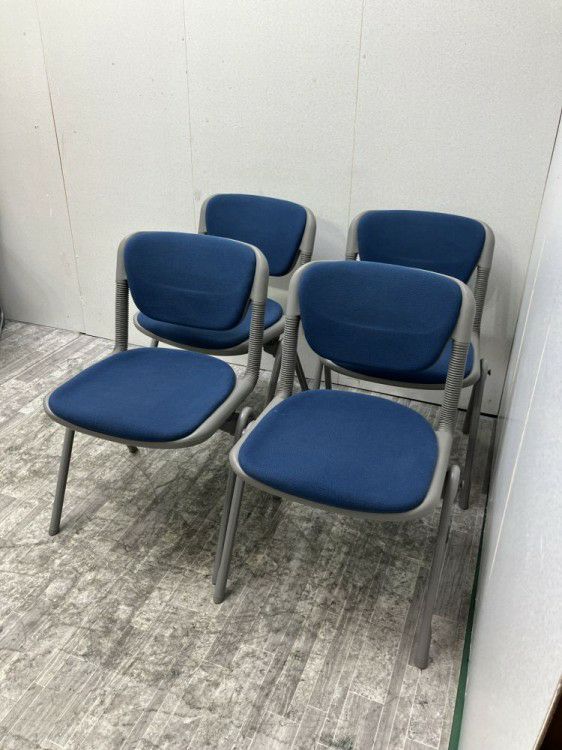 岐阜県にて イトーキ スタッキングチェア4脚セット  を買取致しました。