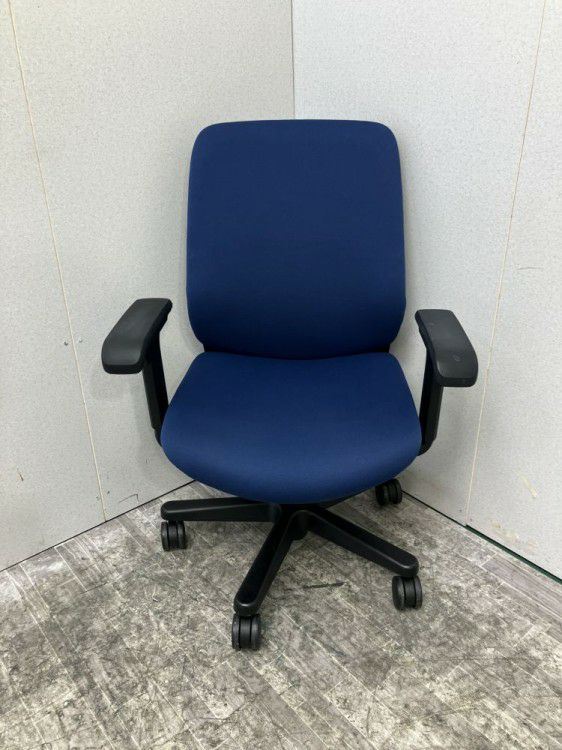 岐阜県にて イトーキ 可動肘付トルテチェア  を買取致しました。