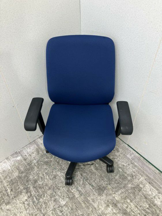 岐阜県にて イトーキ 可動肘付トルテチェア  を買取致しました。