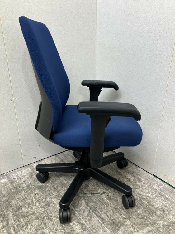 岐阜県にて イトーキ 可動肘付トルテチェア  を買取致しました。