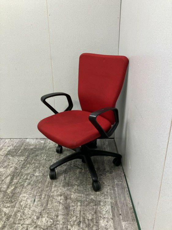 三重県にて オカムラ 固定肘付カロッツァチェア  を買取致しました。