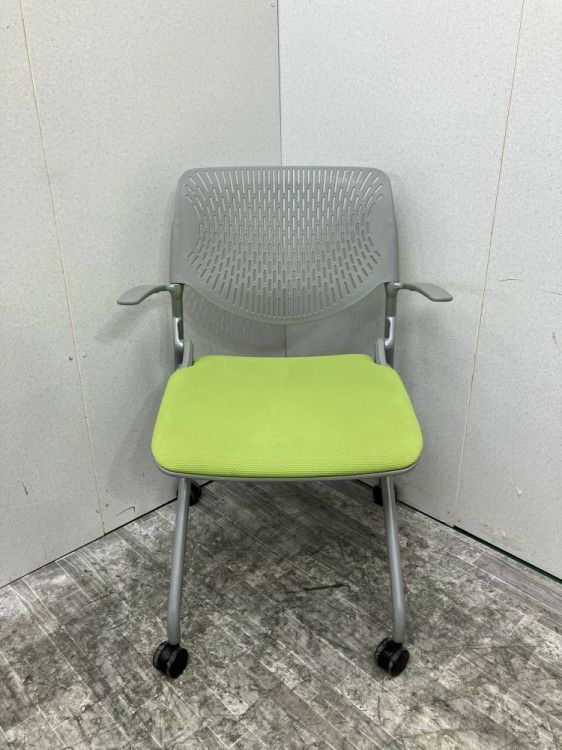 静岡県にて オカムラ ネスティングチェア  を買取致しました。