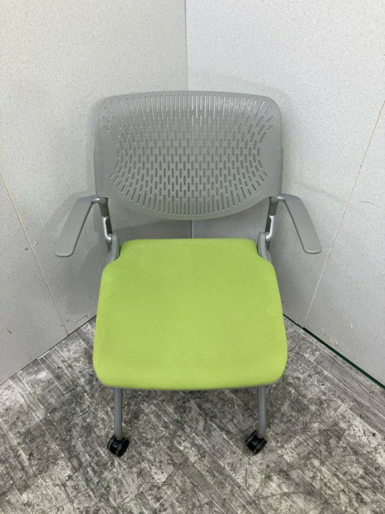 静岡県にて オカムラ ネスティングチェア  を買取致しました。