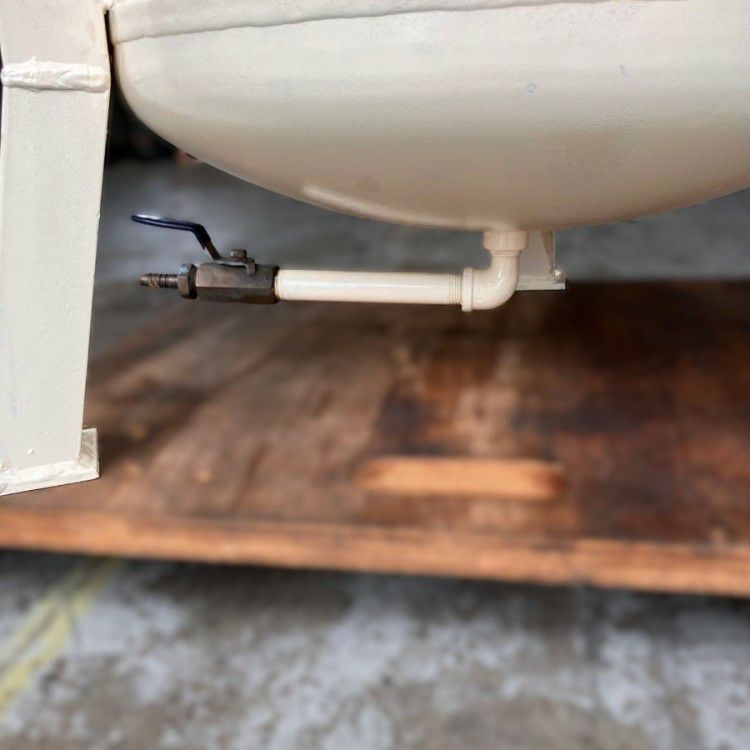 三重県にて 富士コンプレッサー製作所 220Lサブタンク subtank を買取致しました。