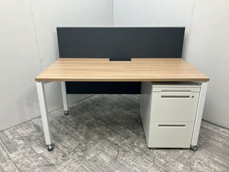 三重県にて コクヨ デスクパネル付1400平デスク+ワゴンセット  を買取致しました。