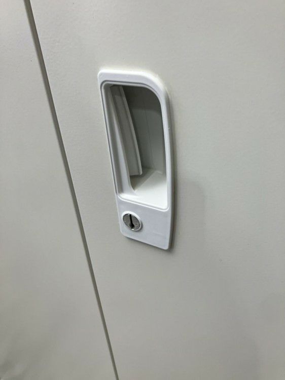 静岡県にて SEIKO FAMILY（生興） 両開き書庫  を買取致しました。