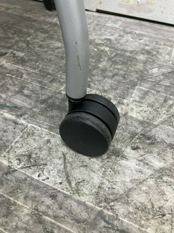 愛知県にて コクヨ ネスティングチェア  を買取致しました。