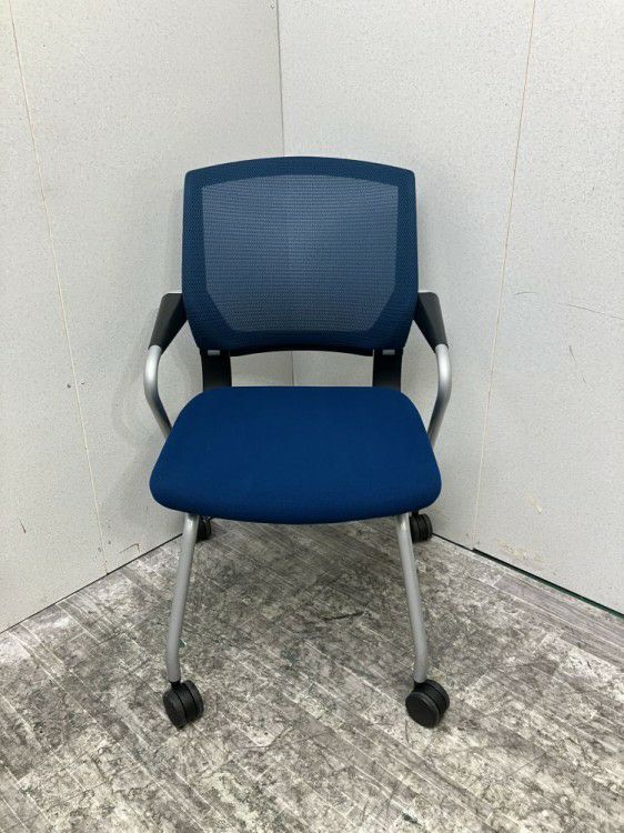 愛知県にて コクヨ ネスティングチェア  を買取致しました。