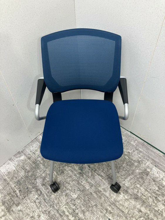 愛知県にて コクヨ ネスティングチェア  を買取致しました。