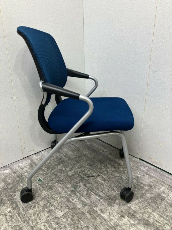 愛知県にて コクヨ ネスティングチェア  を買取致しました。