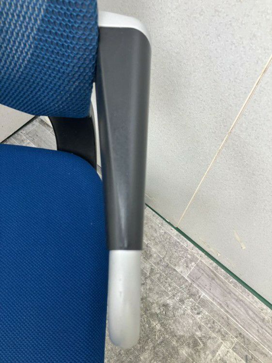 愛知県にて コクヨ ネスティングチェア  を買取致しました。