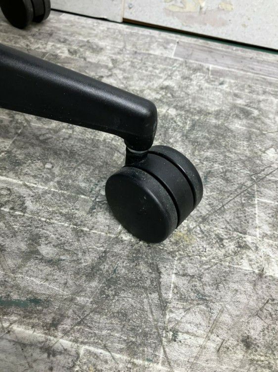 愛知県にて コクヨ ベゼルチェア  を買取致しました。