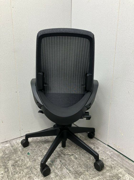 静岡県にて イトーキ 固定肘付ノートチェア  を買取致しました。