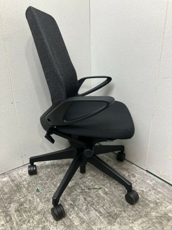 静岡県にて イトーキ 固定肘付ノートチェア  を買取致しました。