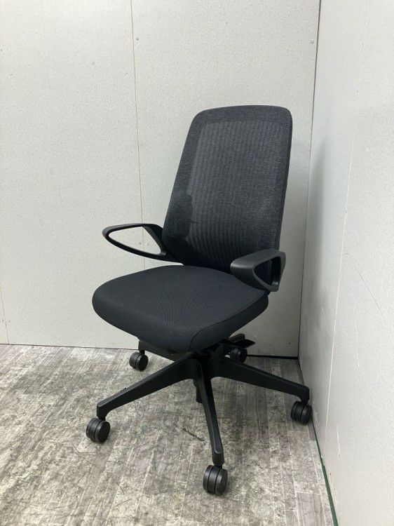 静岡県にて イトーキ 固定肘付ノートチェア  を買取致しました。