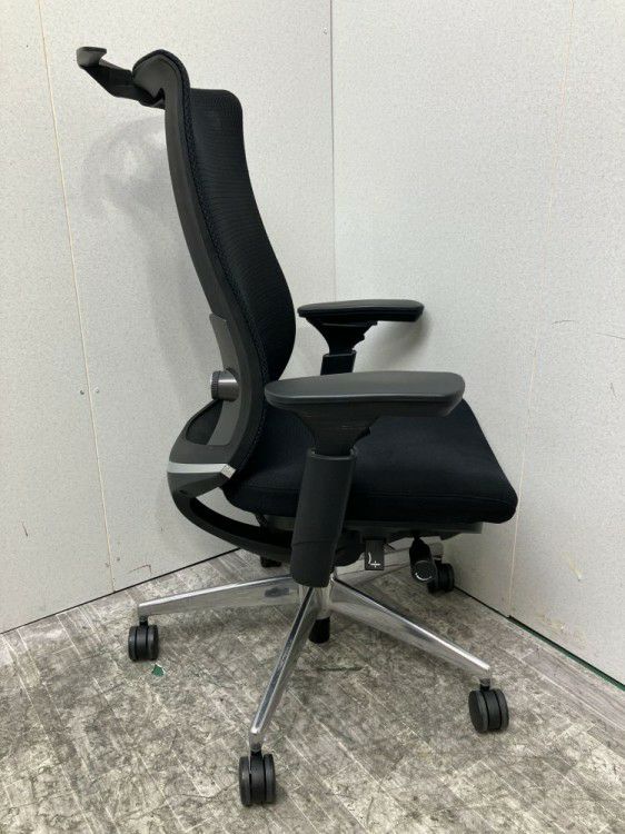 三重県にて コクヨ 可動肘付ベゼルチェア  を買取致しました。