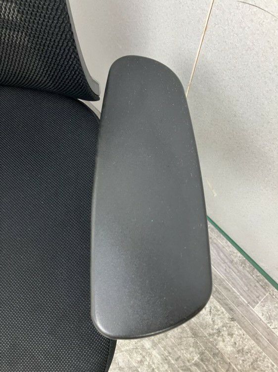 三重県にて コクヨ 可動肘付ベゼルチェア  を買取致しました。