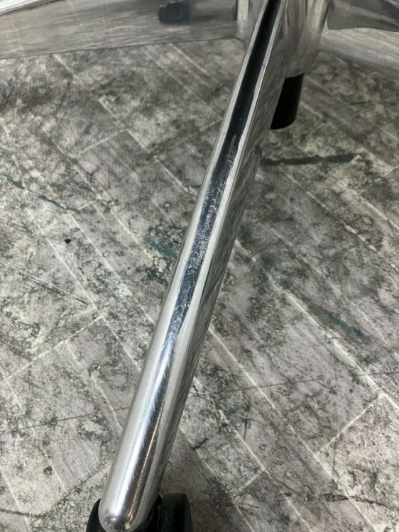 三重県にて コクヨ 可動肘付ベゼルチェア  を買取致しました。