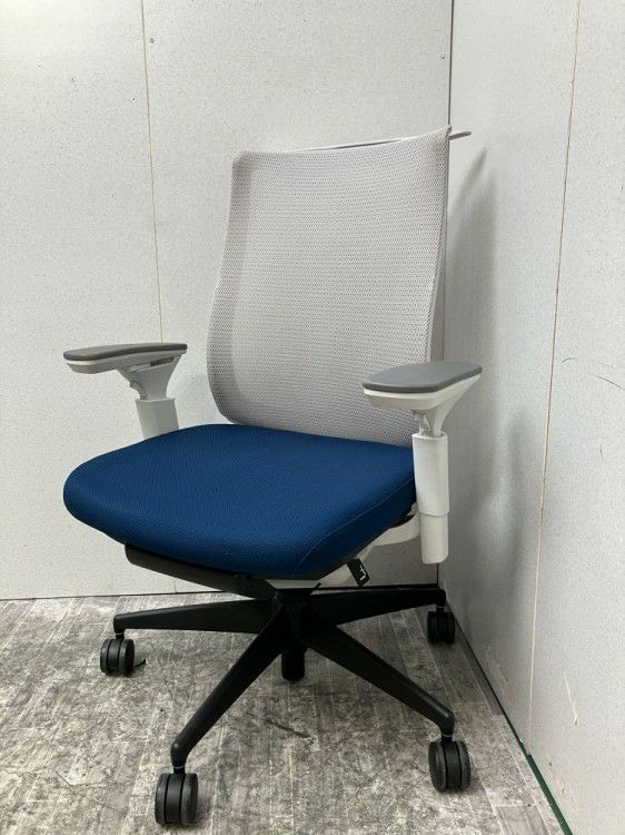 静岡県にて コクヨ 可動肘付ベゼルチェア  を買取致しました。