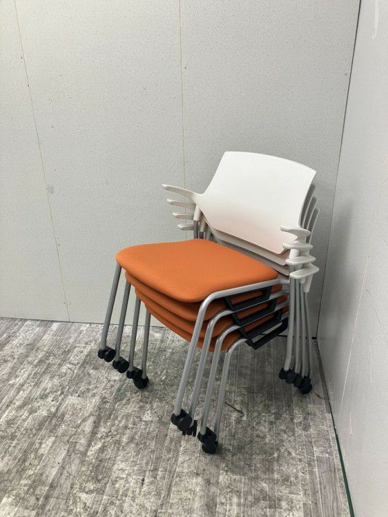 岐阜県にて イトーキ スタッキングチェア  を買取致しました。