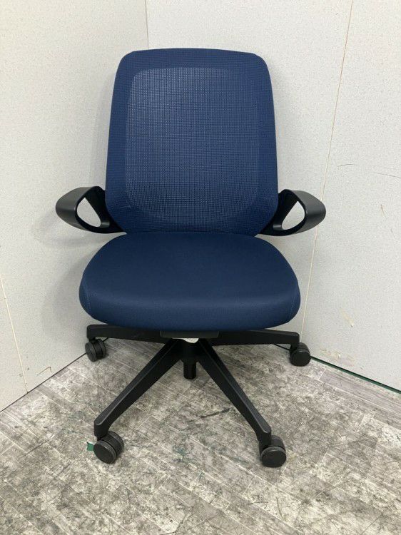 岐阜県にて イトーキ 固定肘付ノートチェア  を買取致しました。