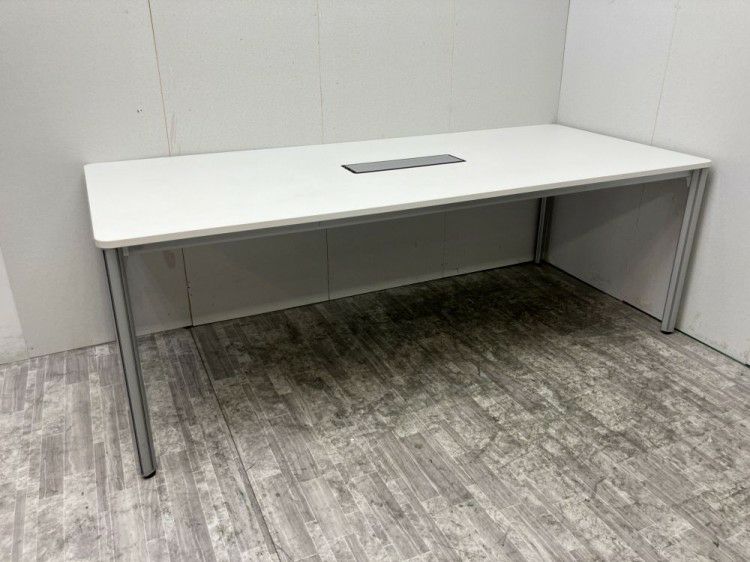 三重県にて ナイキ 2100ミーティングテーブル  を買取致しました。