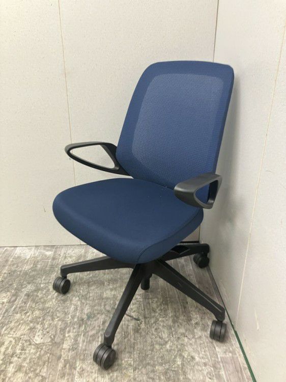 静岡県にて イトーキ 固定肘付ノートチェア  を買取致しました。