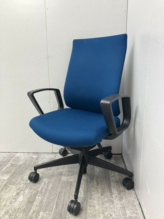 愛知県にて コクヨ 固定肘付ウィザード3チェア  を買取致しました。