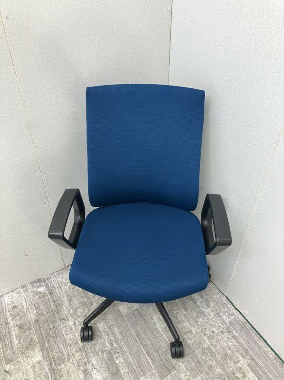 愛知県にて コクヨ 固定肘付ウィザード3チェア を買取致しました。