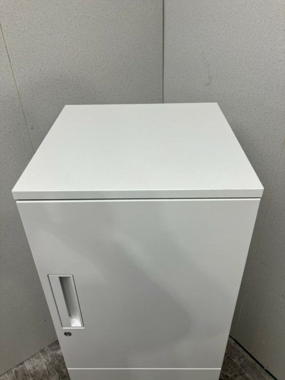 愛知県にて コクヨ 天板付片開き上下書庫  を買取致しました。